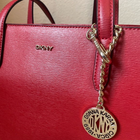 DKNY Bryant Red Zippered Tote Bag Like New - Picture 11 of 11